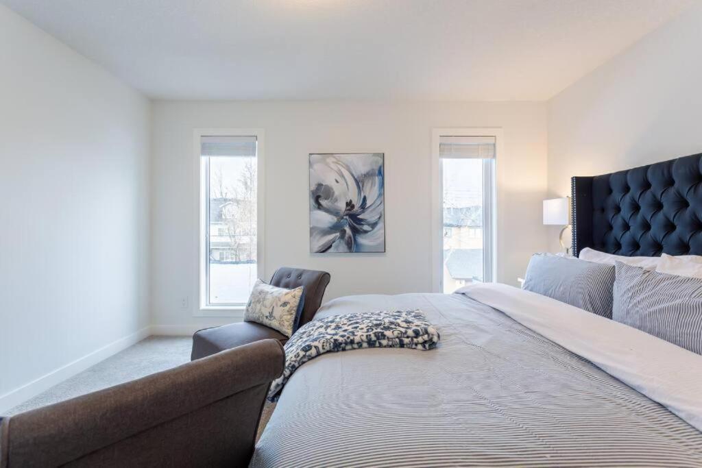 Bluewaters Ensuite Rooms- Shared Home Calgary Bagian luar foto